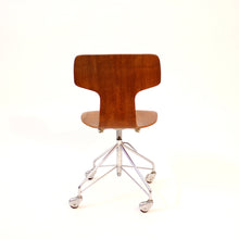 Load image into Gallery viewer, Arne Jacobsen, teak desk chair &quot;T-chair, model 3113, Fritz Hansen, 1963