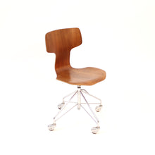Load image into Gallery viewer, Arne Jacobsen, teak desk chair &quot;T-chair, model 3113, Fritz Hansen, 1963