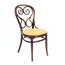 Load image into Gallery viewer, Michael Thonet, rare set of 4 Café Daum chairs for Thonet, 1849