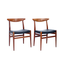 Load image into Gallery viewer, Hans Wegner, pair of Teak and leather dining chairs, model W2 for C.M. Madsen, 1960s