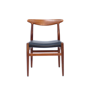 Hans Wegner, pair of Teak and leather dining chairs, model W2 for C.M. Madsen, 1960s