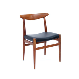 Hans Wegner, pair of Teak and leather dining chairs, model W2 for C.M. Madsen, 1960s