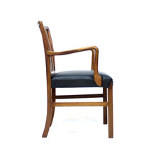 Load image into Gallery viewer, Ole Wanscher pair of Danish 1675 Easy Chairs for Fritz Hansen, 1942
