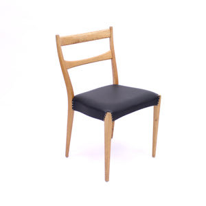 Scandinavian oak dining chairs with black leather seats, 1950s
