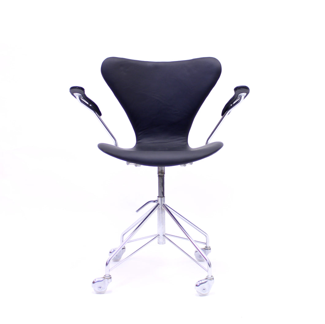 Arne Jacobsen, office chair model 3217 for Fritz Hansen, 1960s