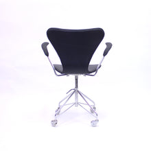 Load image into Gallery viewer, Arne Jacobsen, office chair model 3217 for Fritz Hansen, 1960s