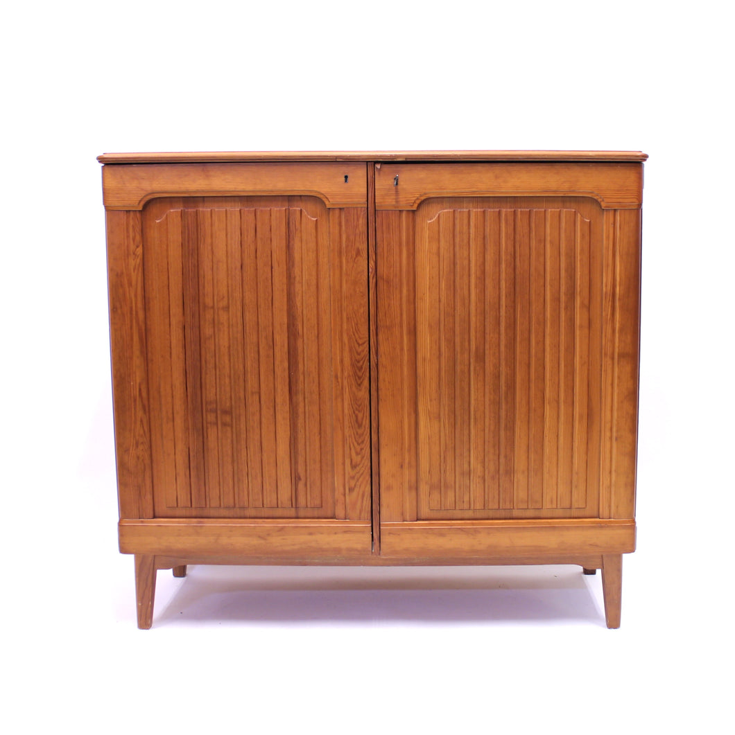 Swedish pine cabinet, Svensk Fur, attributed to Göran Malmvall, Sportstugemöbel, 1950s