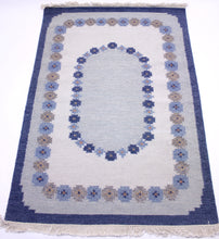 Load image into Gallery viewer, Swedish flat weave Röllakan carpet, 1950s