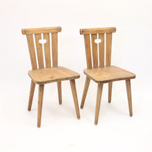 Load image into Gallery viewer, Swedish  pine dining set, attr. to Göran Malmvall, Sportstugemöbel, ca 1950