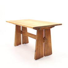 Load image into Gallery viewer, Swedish  pine dining set, attr. to Göran Malmvall, Sportstugemöbel, ca 1950